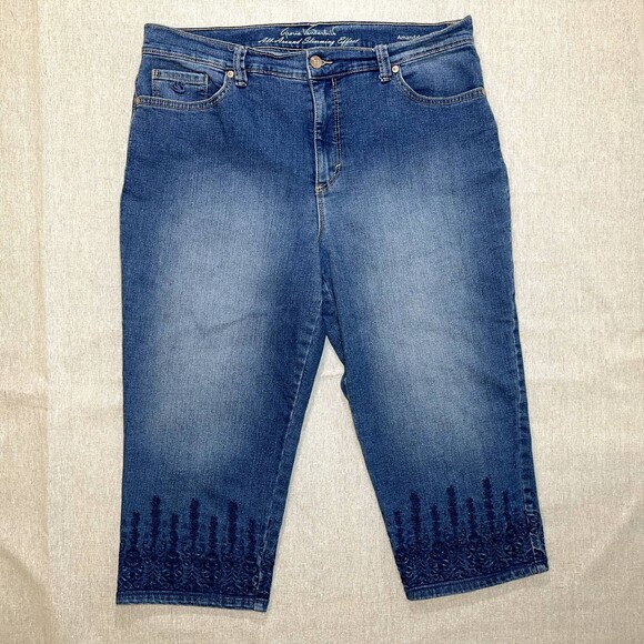 Gloria Vanderbilt | Petite Embroidered Amanda Capri | 14P - Picture 1 of 9